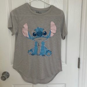 DISNEY STITCH TEE 🍍Size Small